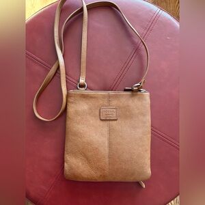 Fossil Leather Brown Tan Crossbody Purse Handbag Zipper Closure Wallet Pocket